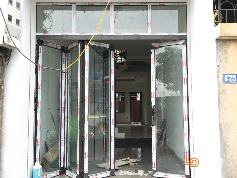 Thi công cửa 6 cánh tại Hoàng Mai, Hà Nội