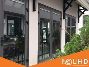 cửa đi mở quay 2 cánh nhôm xingfa nhập khẩu 4