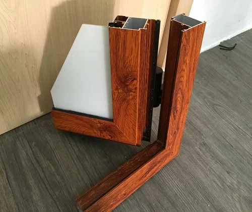 cửa nhôm vân gỗ
