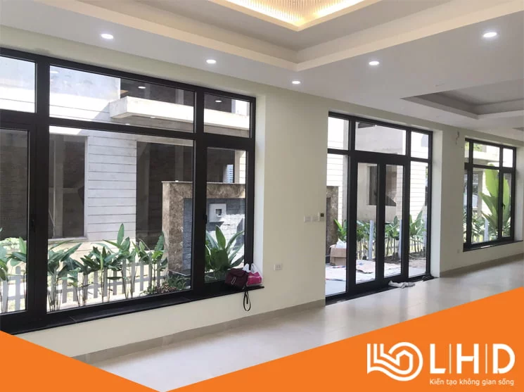 cửa đi mở quay 2 cánh nhôm xingfa 1 6