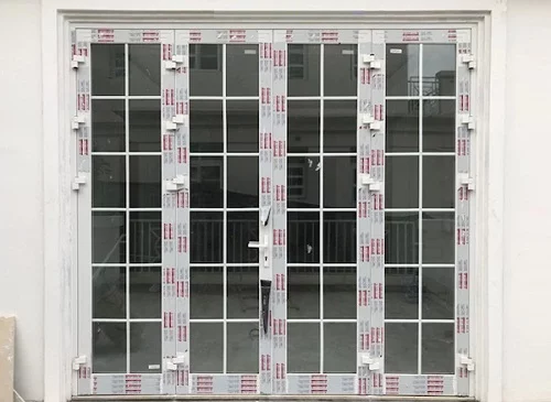 mẫu cửa nhôm 4 cánh chia ô