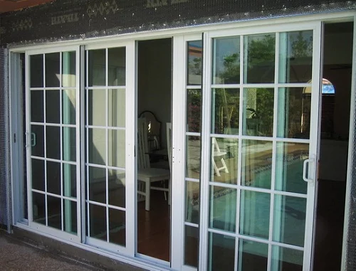mẫu cửa nhôm xingfa 4 cánh chia ô