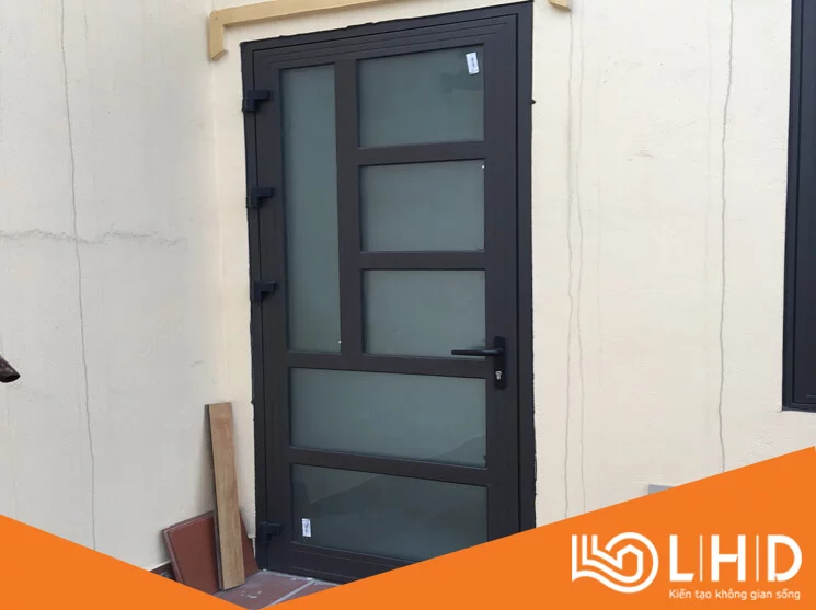 mẫu cửa nhôm chia đố kính mờ