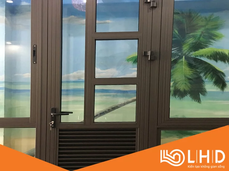 mẫu cửa chia đố kết hợp chớp thoáng